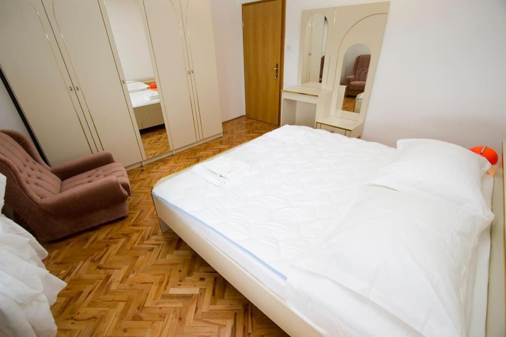 Holiday Home Макарска Экстерьер фото