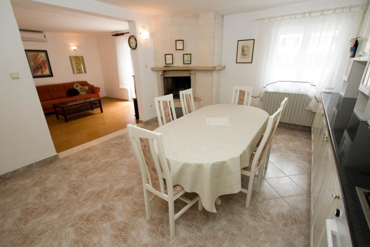 Holiday Home Макарска Экстерьер фото